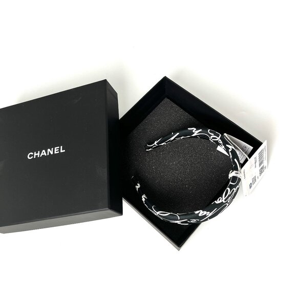 CHANEL Black and White Hairband - Picture 2 of 12